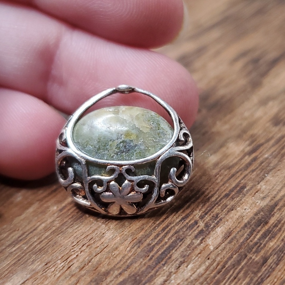 Sterling connemara marble claddagh pendant‎ P204